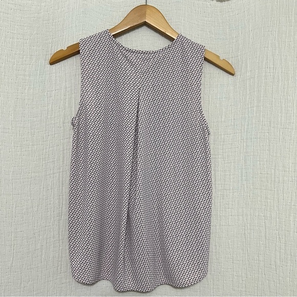 ANN TAYLOR LOFT Keyhole Pink Print Pleated Sleeveless Top Women's Size Small - Picture 2 of 6